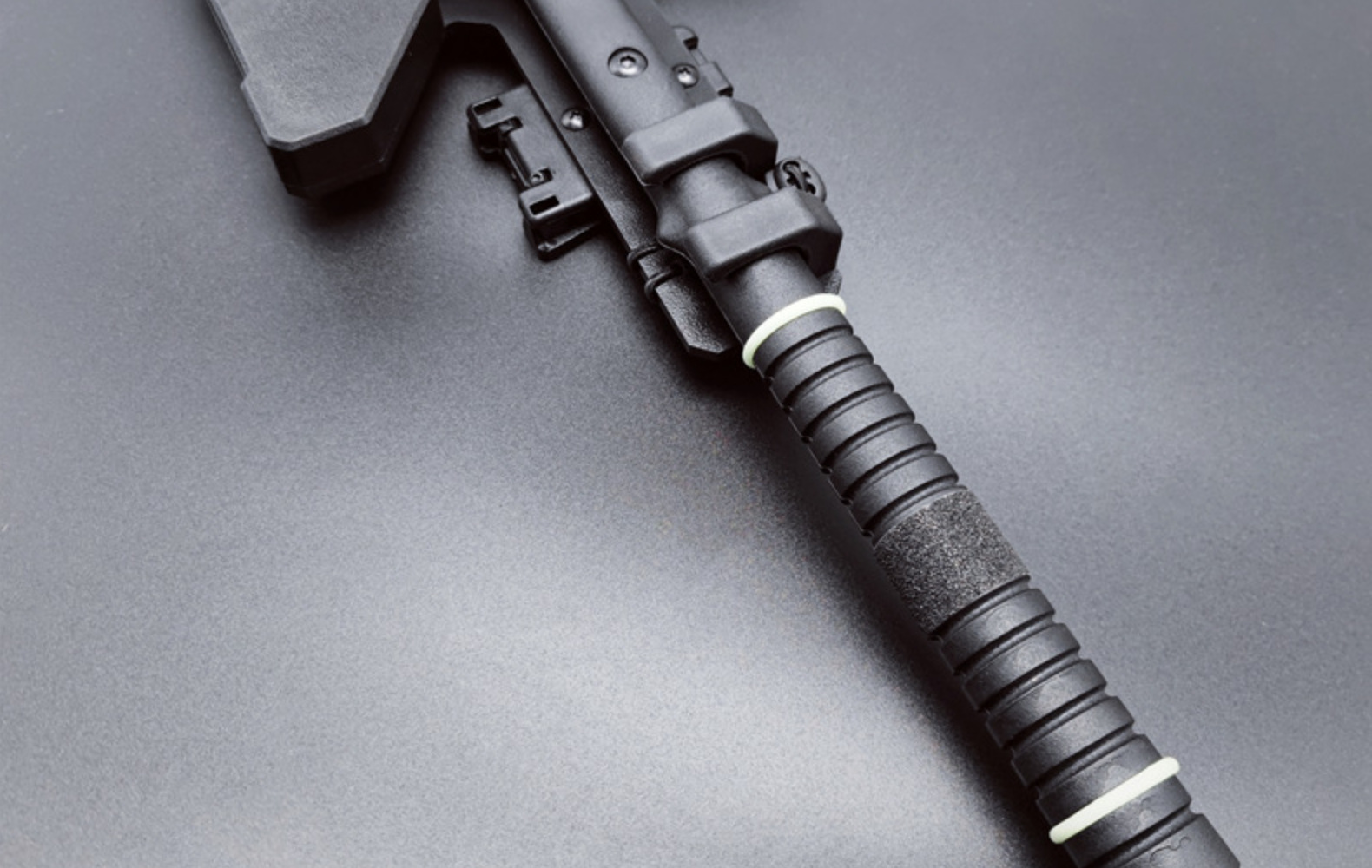 户外战术斧多功能斧防身生存武器战斧装备开山刃劈柴营地工兵斧