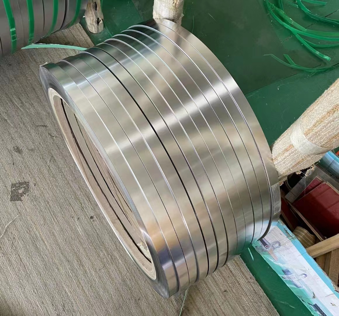 供应304冷轧不锈钢卷板 2mm高强度带钢  分条开平冲压 激光切割