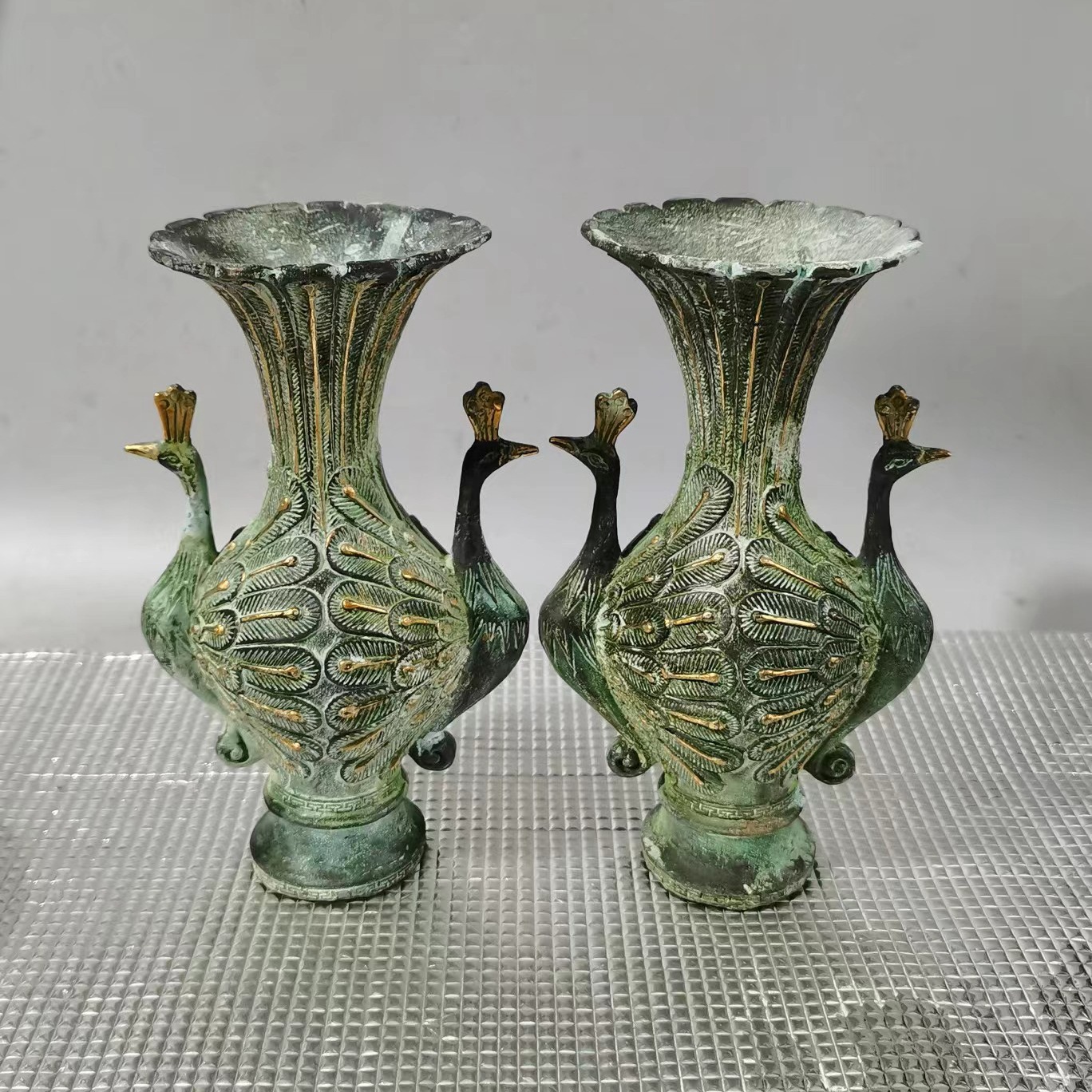 仿古纯黄铜青铜孔雀瓶吉祥如意双凤动物花瓶桌面书房办公室收藏品