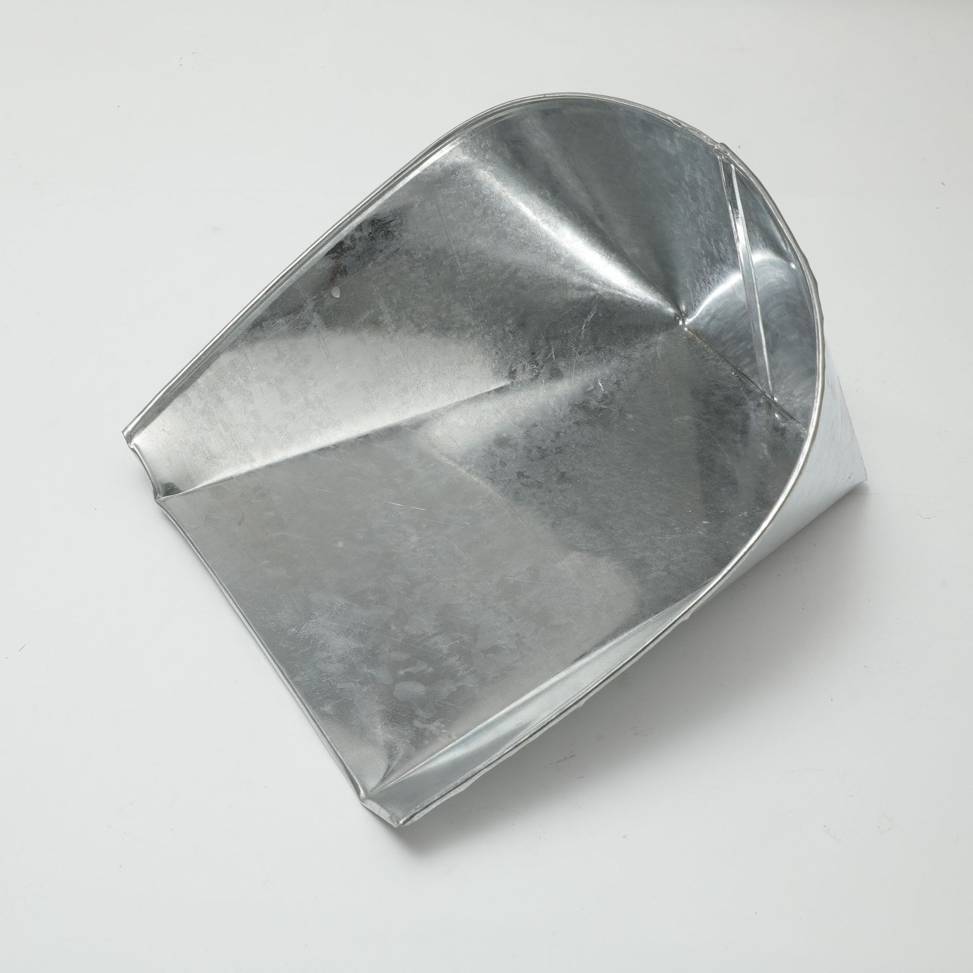 自产自销白铁皮簸箕铁扒斗铁戳子铁撮箕小号土簸箕垃圾铲子批发