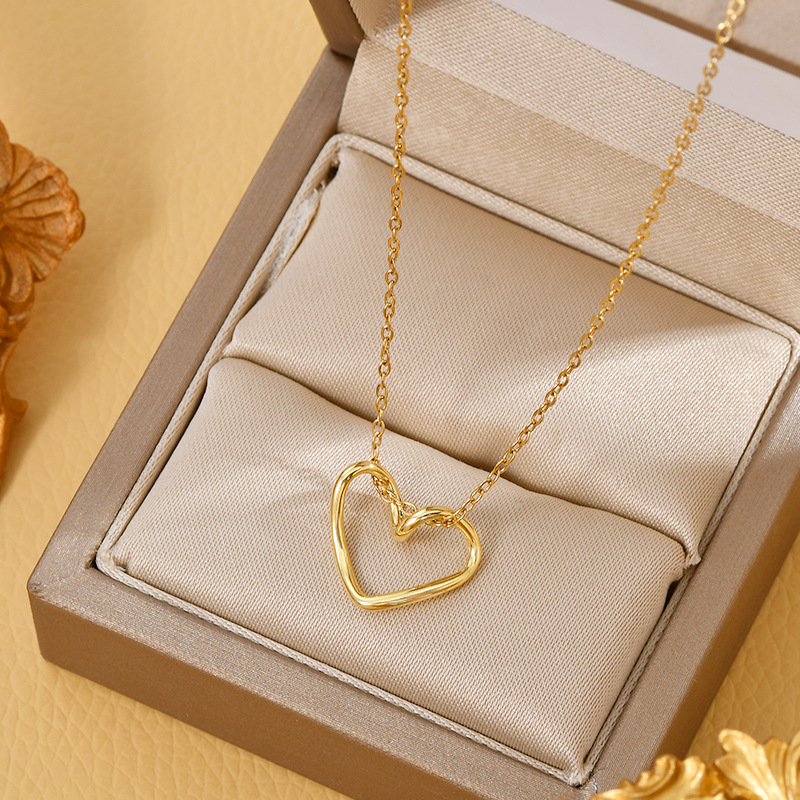 Real Gold Plating Temperament Clavicle Chain Female 2023 New Niche Design Peach Heart Necklace Simple Student Necklace