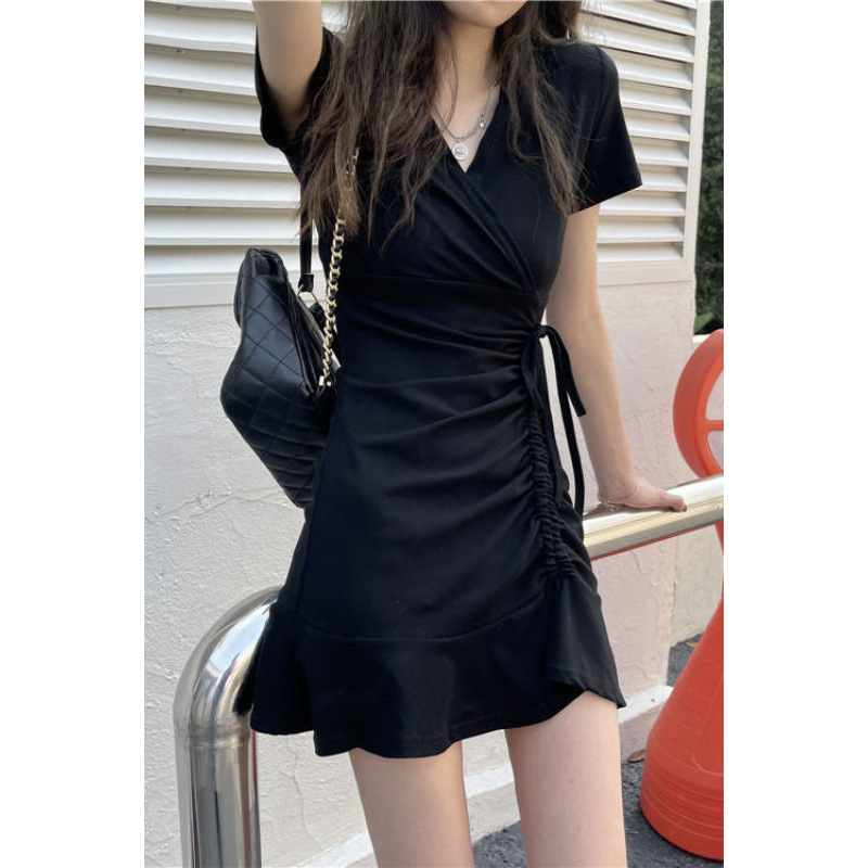 小黑裙夏季新款修身显瘦褶皱鱼尾连衣裙女夏新品感藏肉短裙子