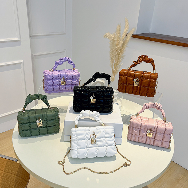 Women's Bag Box Bag 2022 New Fashion Twist Lock Small Box Plaid Embroidery Thread Shoulder Handbag Women's Small Square Bag