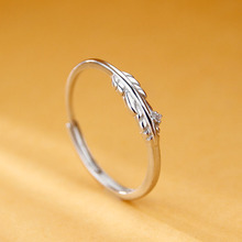 S925纯银戒指女简约丘比特羽毛设计个性指环小众食指戒子镀白金色