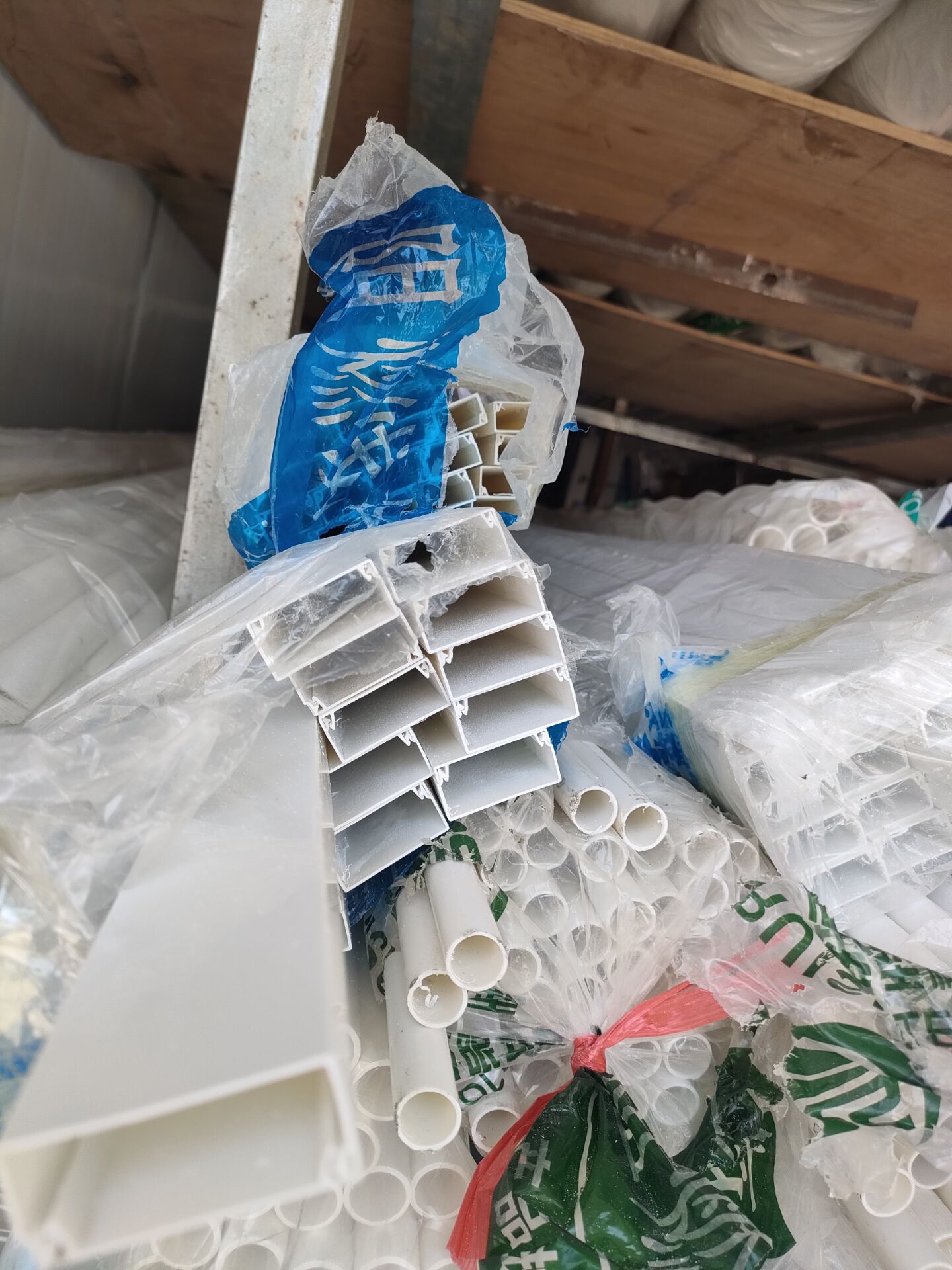 白色电线槽线管明装方形圆形配线槽走线槽电线电缆墙面布线穿线管