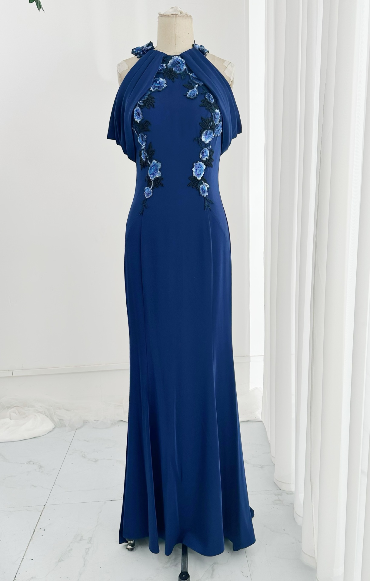 蓝色性感无袖露肩收腰鱼尾修身长款聚会猪肉晚礼服裙m2268-阿里巴巴