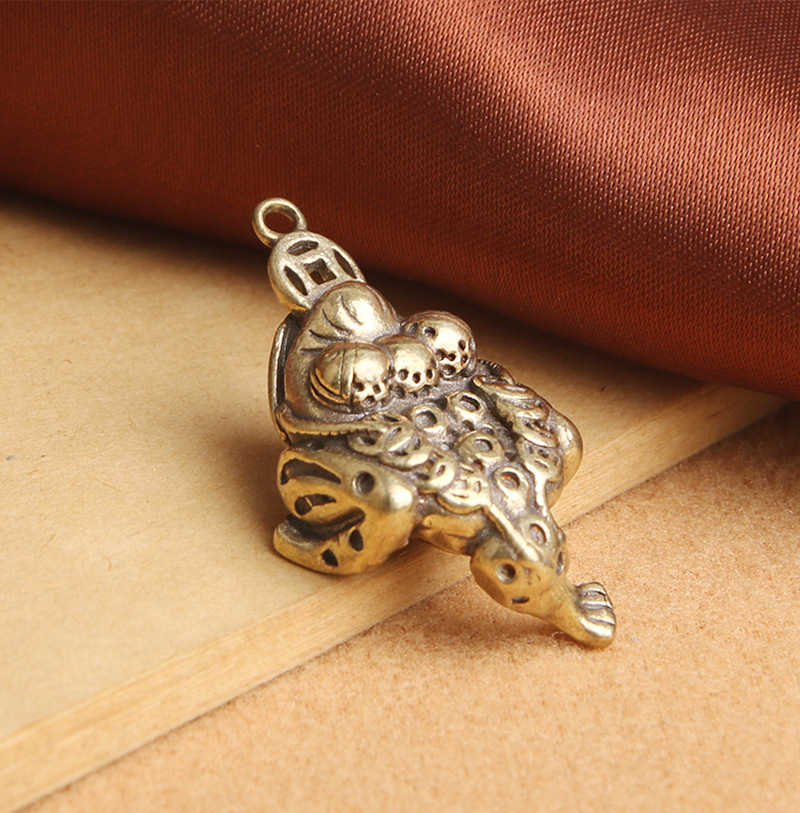 黄铜做旧三足金蟾钥匙扣挂件招财进宝蟾蜍吊坠跑江湖地摊铜器批发