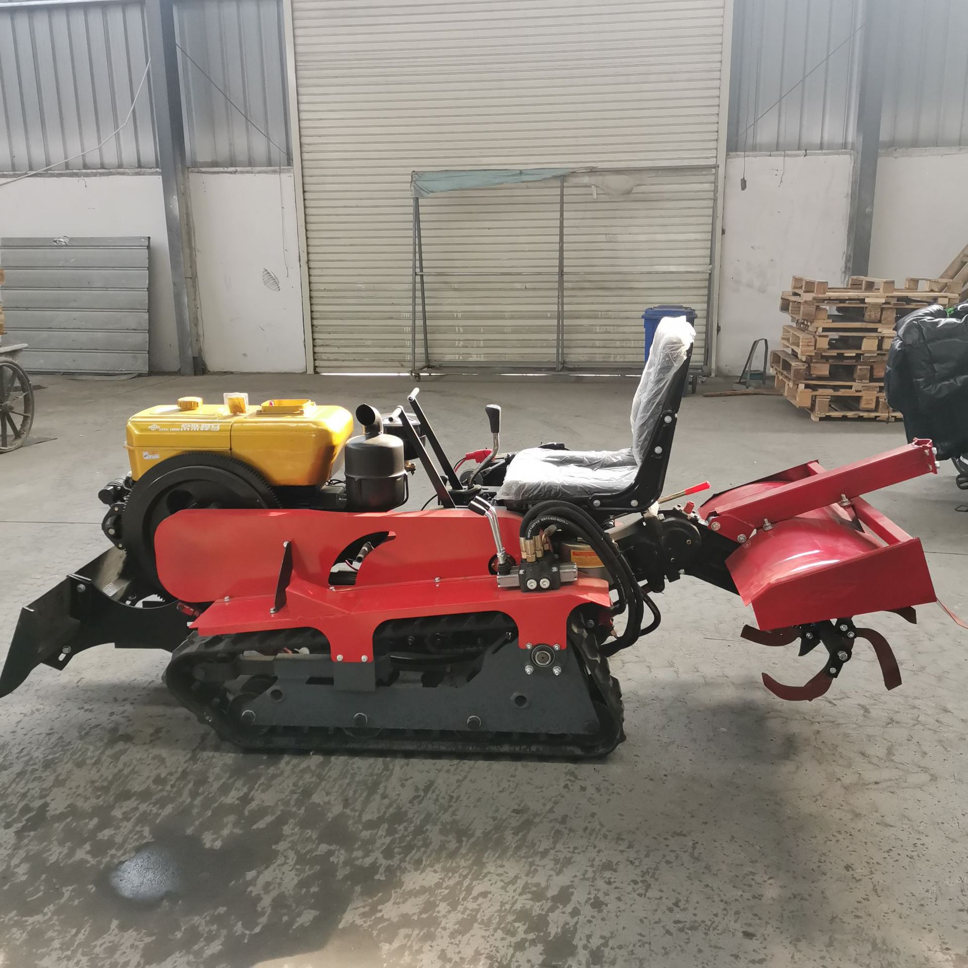 座驾式履带旋耕机果园微型全新耕地机全新柴油大棚旋耕机