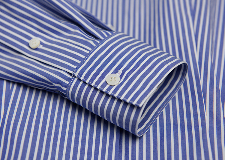 蓝白条纹衬衫b