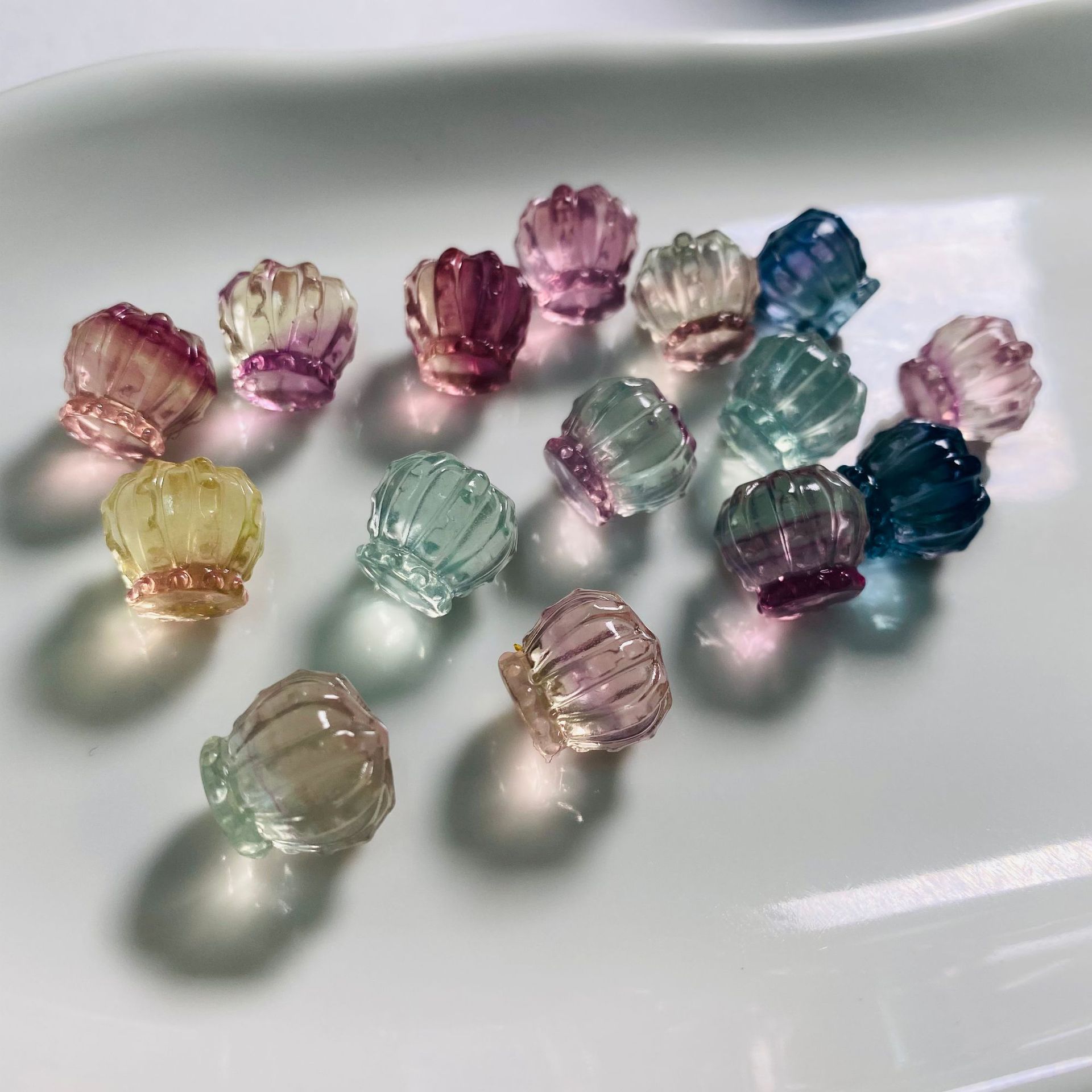 天然彩色萤石水晶皇冠吊坠配件串珠仙女色可爱diy半宝石配件包邮