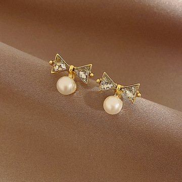 s925银针气质小巧珍珠耳钉网红轻奢珍珠耳环设计感复古蝴蝶结耳饰