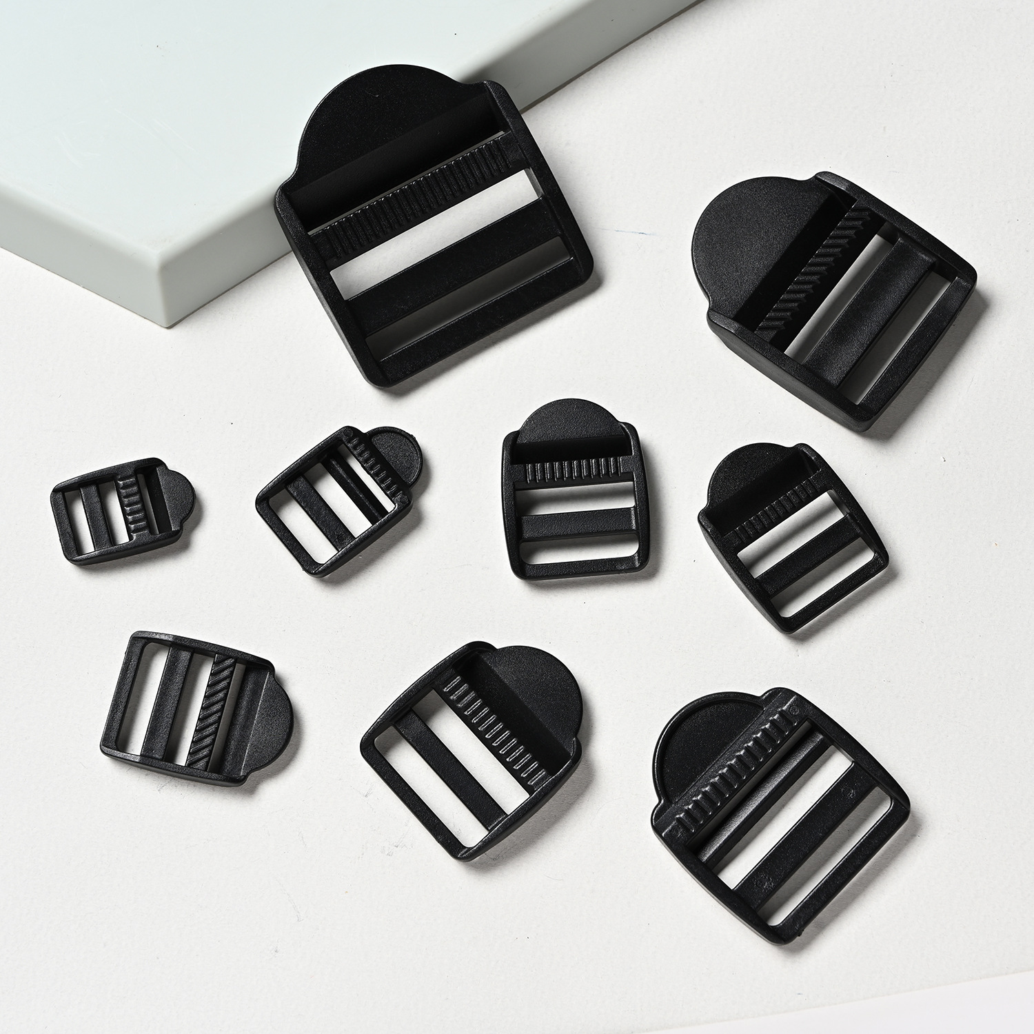 平四档 黑色梯形扣pom目字扣 箱包配件梯扣塑胶扣具耐扣 厂家批发