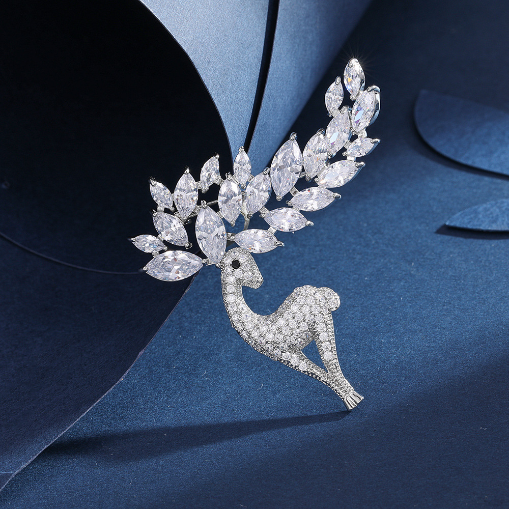 精美独特鹿胸针圣诞全锆石麋鹿首饰水晶鹿角胸花女士婚礼派对礼物