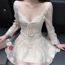 秋季高ji感气质长袖v领蕾丝白色连衣裙收腰显瘦短裙子小个子穿搭