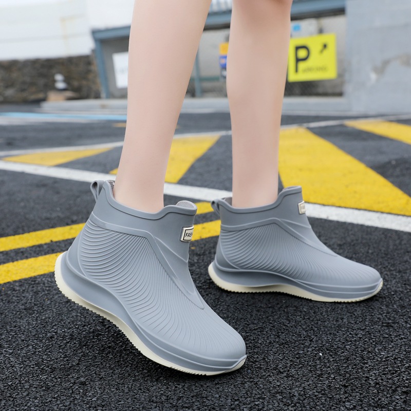 春秋日系雨鞋女士时尚款外穿短筒防水防滑胶鞋厨房工作鞋钓鱼水鞋