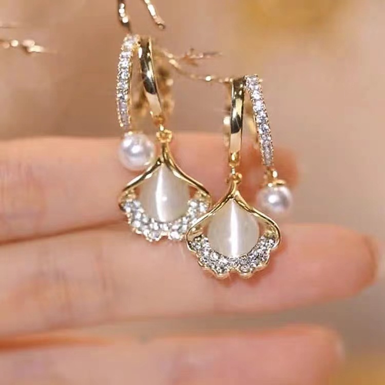 Sansheng Apricot French Pearl Earrings Fashionable Temperamental All-Match Ginkgo Leaf Ear Clip Light Luxury High-Grade Earrings