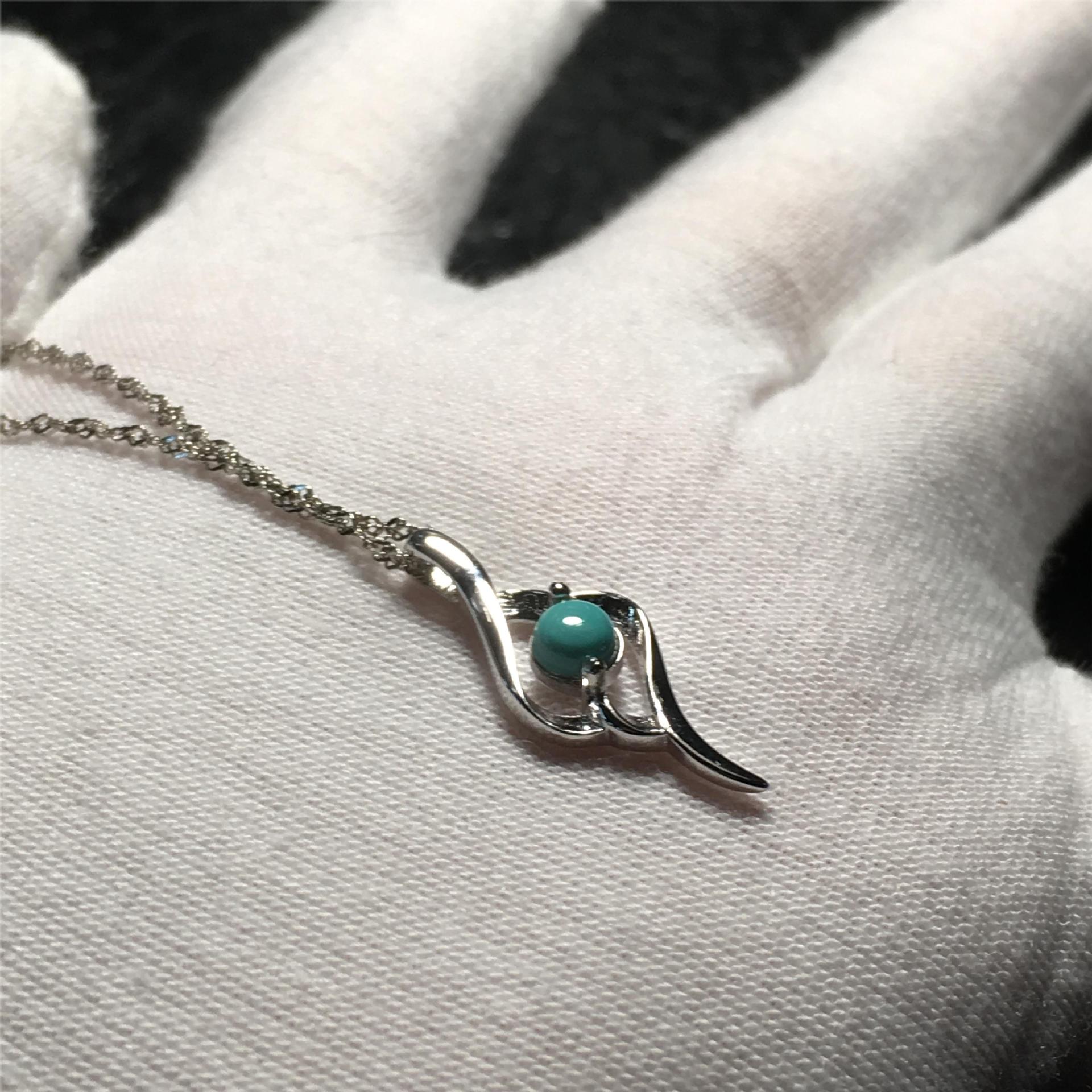 01 kg精品原矿湖北绿松石新款吊坠品质如图 s925银镶嵌 款式佩戴效果