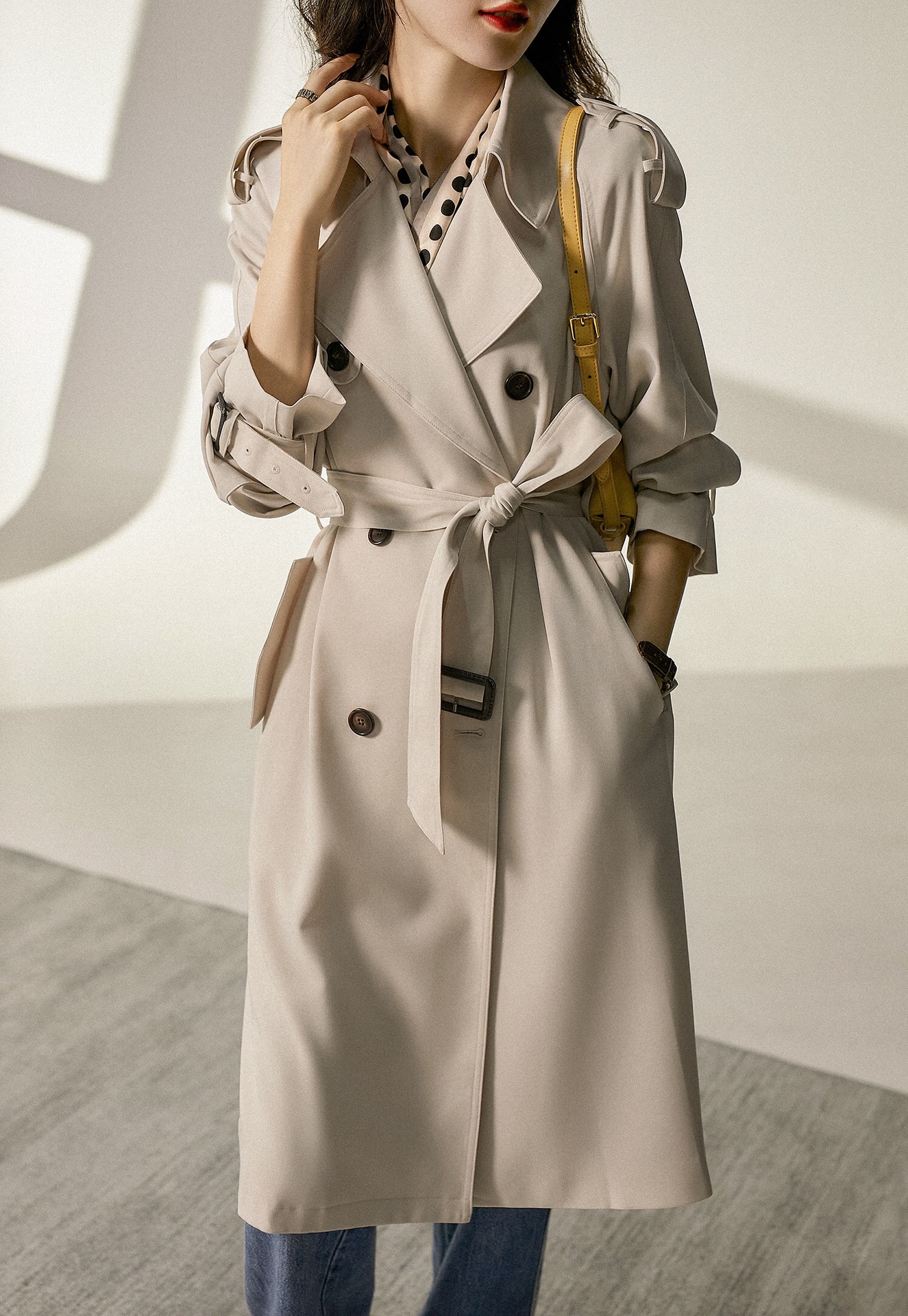 2021年秋季新款好打理时尚牛角扣系带可柔可刚休闲显高风衣外套女