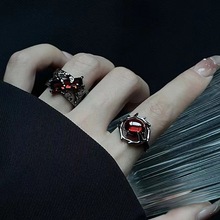复古红几何宝石设计戒指男女小众个性朋克暗黑镂空肌理金属指环