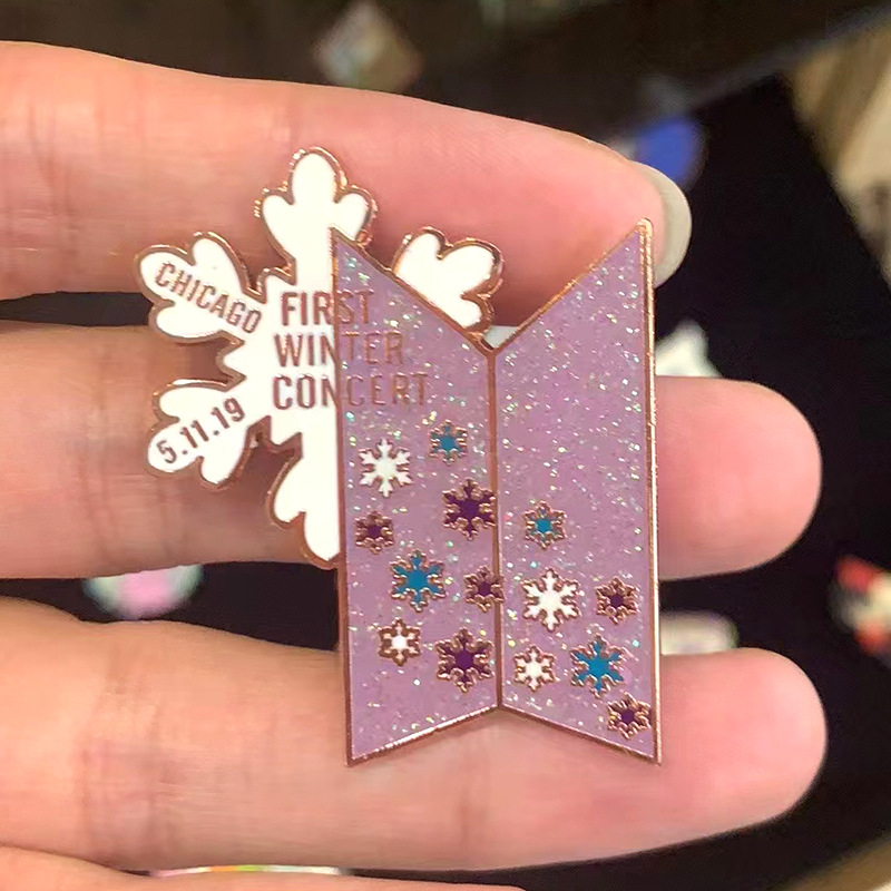 炫彩仿珐琅闪粉金属徽章 景区游乐场活动纪念收藏礼品来图制作