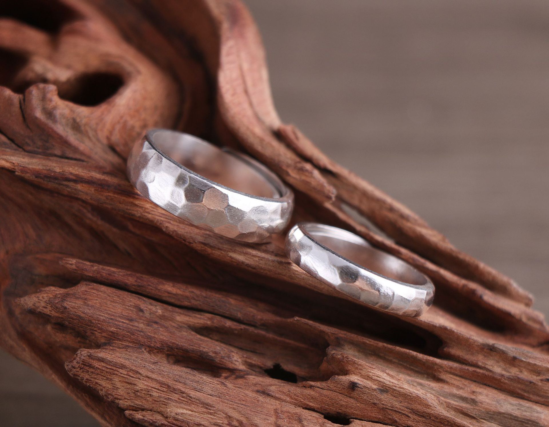 足银999纯银戒指 复古民族风古法银手工敲面情侣款对戒纪念日礼物