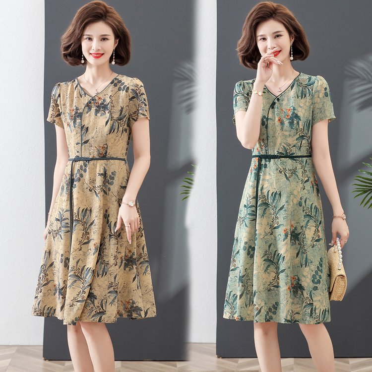 年轻妈妈连衣裙夏装洋气中年妇女50岁中老年人夏季短袖长裙子高贵