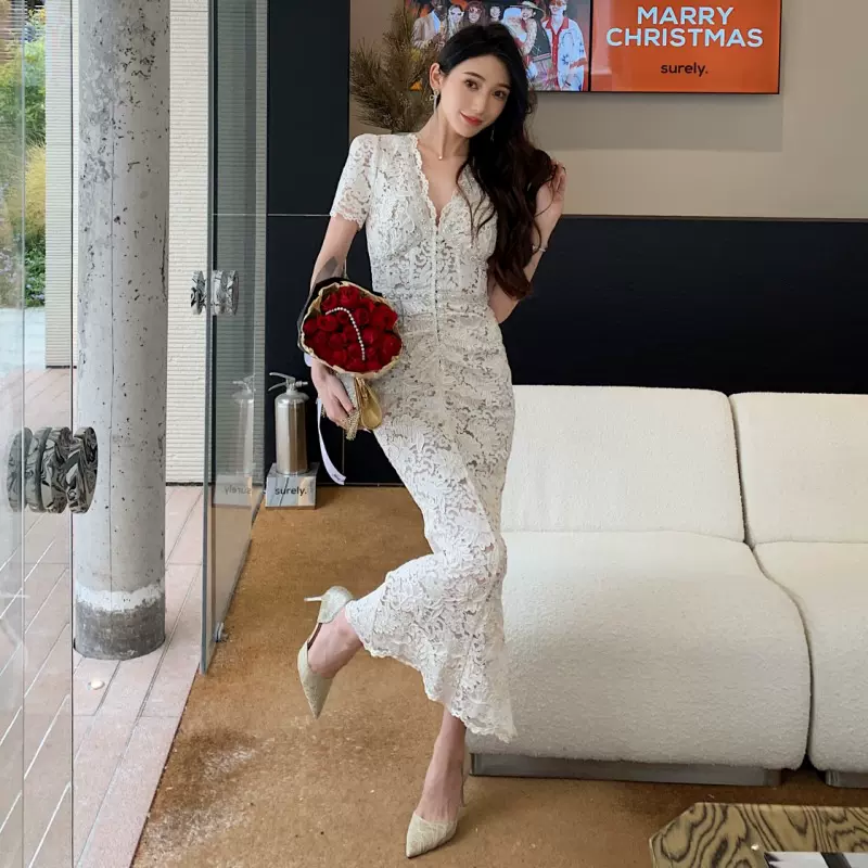 2025年夏季新款女装法国小众性感V领短袖连衣裙高级感蕾丝长裙子