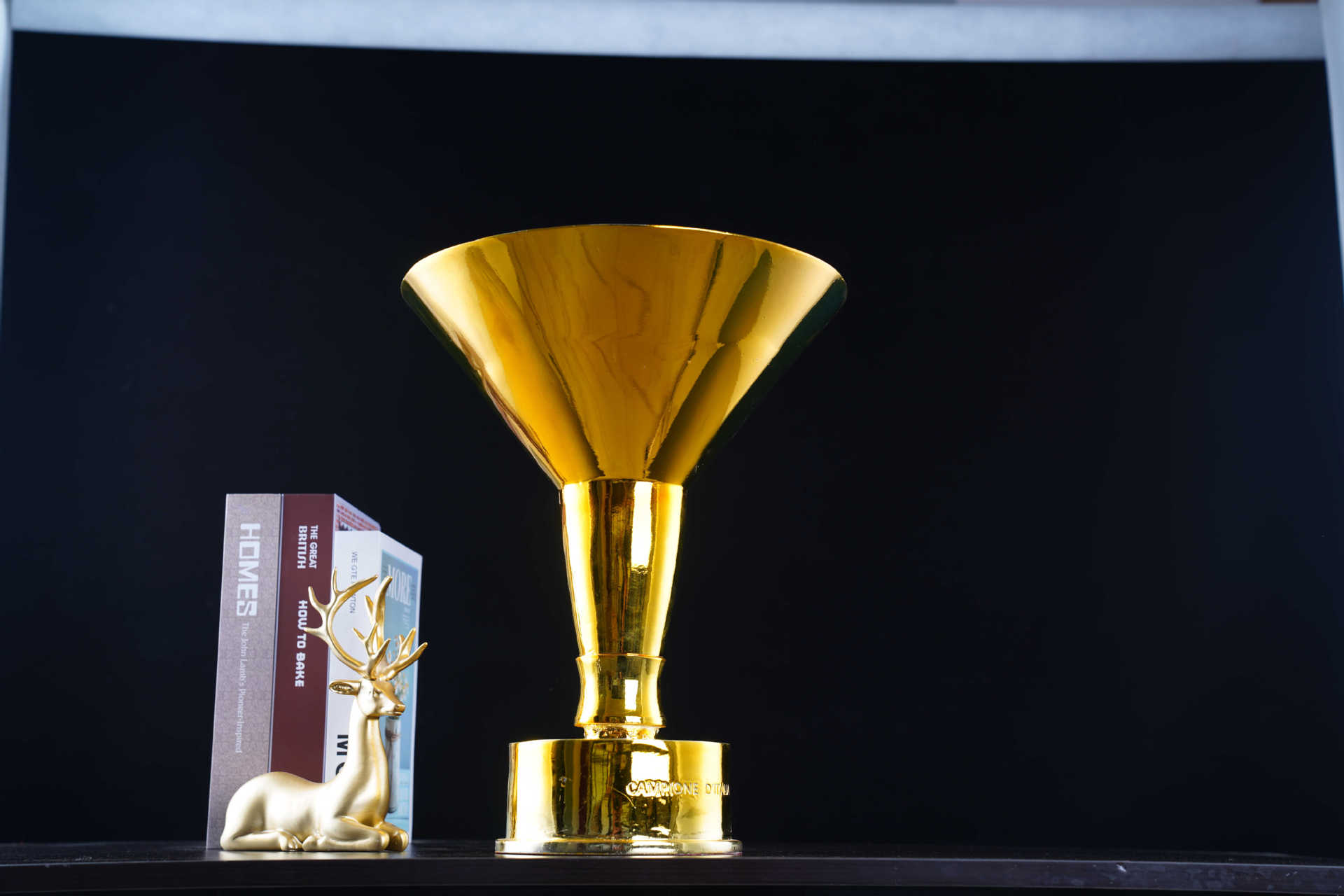 米兰刻字冠军款 送红黑彩带,尤文刻字冠军款 送黑白彩带,意甲奖杯冠军