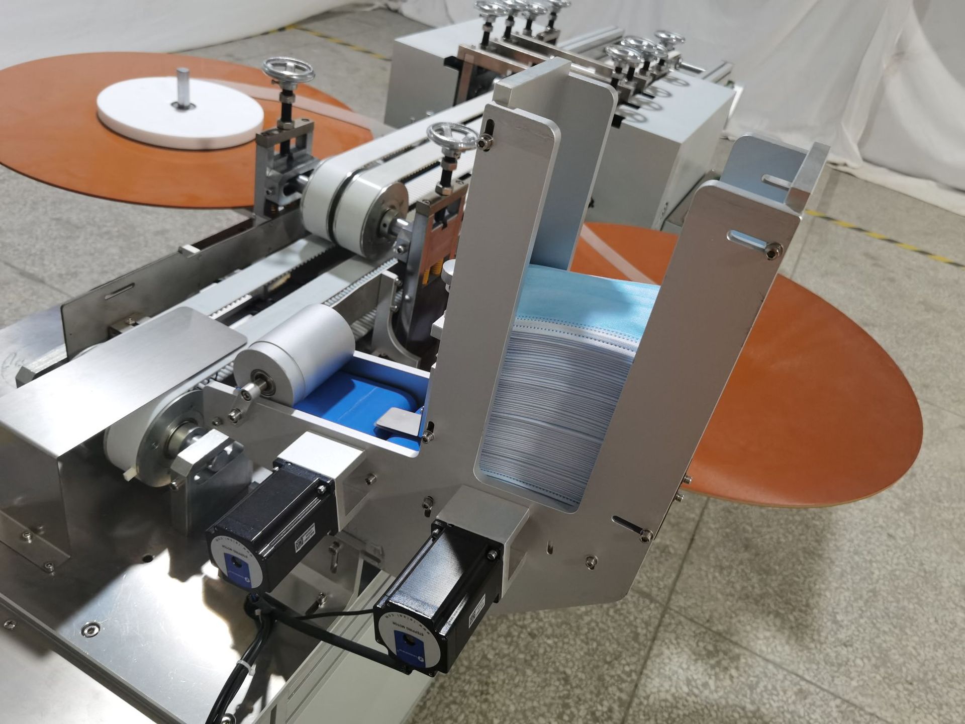 绑带式口罩机全自动头戴式平面一拖一一次性口罩外科手术口罩设备