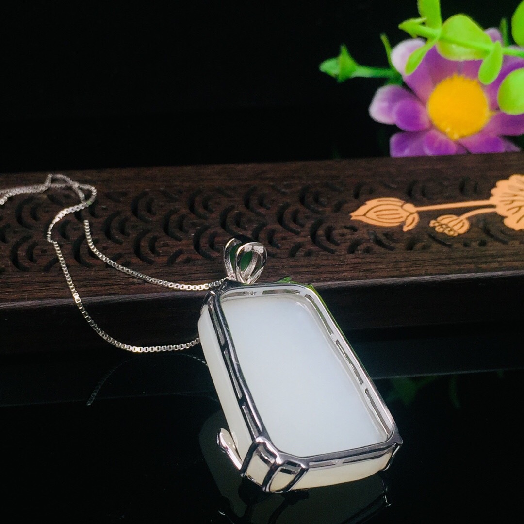 s925银镶和田玉白玉圆角梯形无事牌吊坠素银梅花项链复古女款玉坠