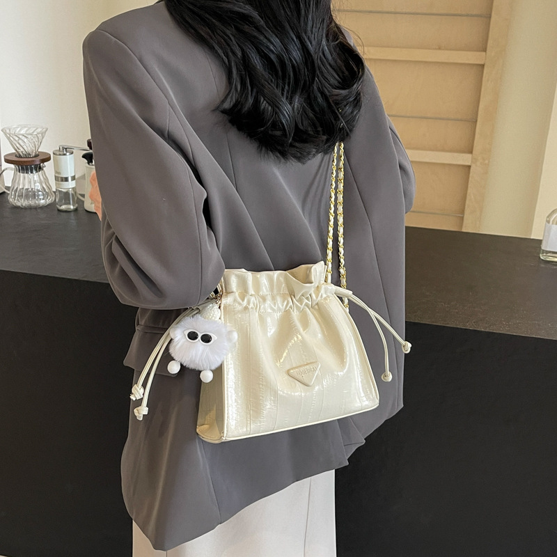 2024新款福袋包女士单肩斜挎包ins韩版迷你水桶包链条少女洋气潮