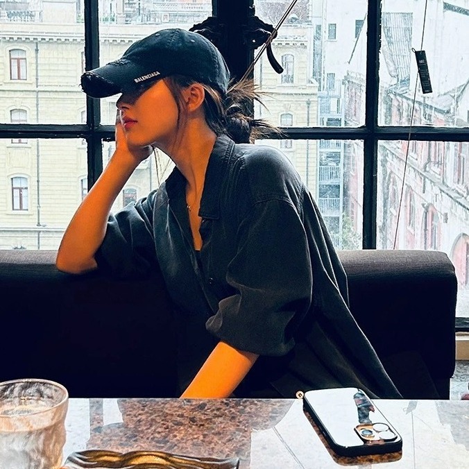 2024春季新款潮牌休闲款中长款宽松长袖纯色翻领衬衫外套女-阿里巴巴