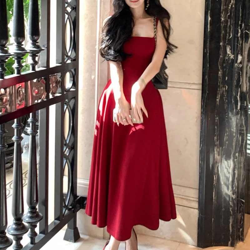 设计感名媛风红色u领吊带连衣裙女2024新款法式小众高级感a摆裙夏
