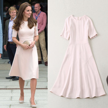 凯特王妃同款2022夏季新款女装圆领中袖藕粉色简约修身气质连衣裙