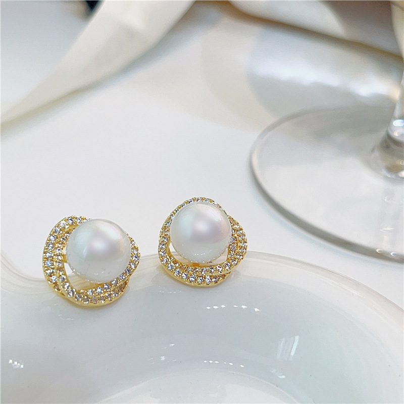 French Entry Lux Elegant Earrings for Women Sterling Silver Needle Micro Rhinestone Exquisite Shell Pearl Ear Studs High-Grade Imitation Pearl Earrings