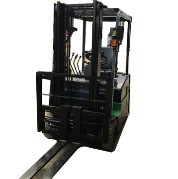 1.5吨丰田三支点电动叉车带调距叉两节门架升高3米 丰田电动叉车