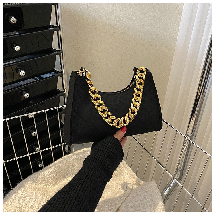 Textured Fashionable Chain One Shoulder Bag Women's New Trendy Retro Love Tote Bag Western Style All-Matching Messenger Bag