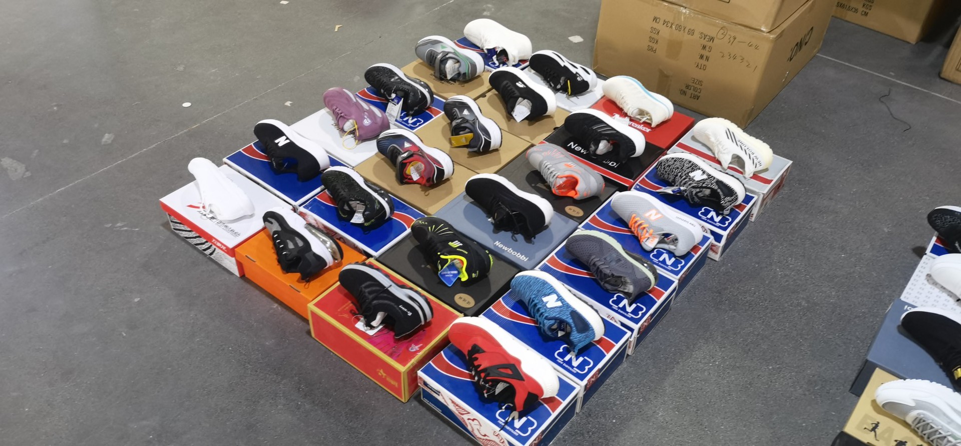 风云鞋服 超级福利全女杂鞋混批 支持挑码 地摊特惠专供