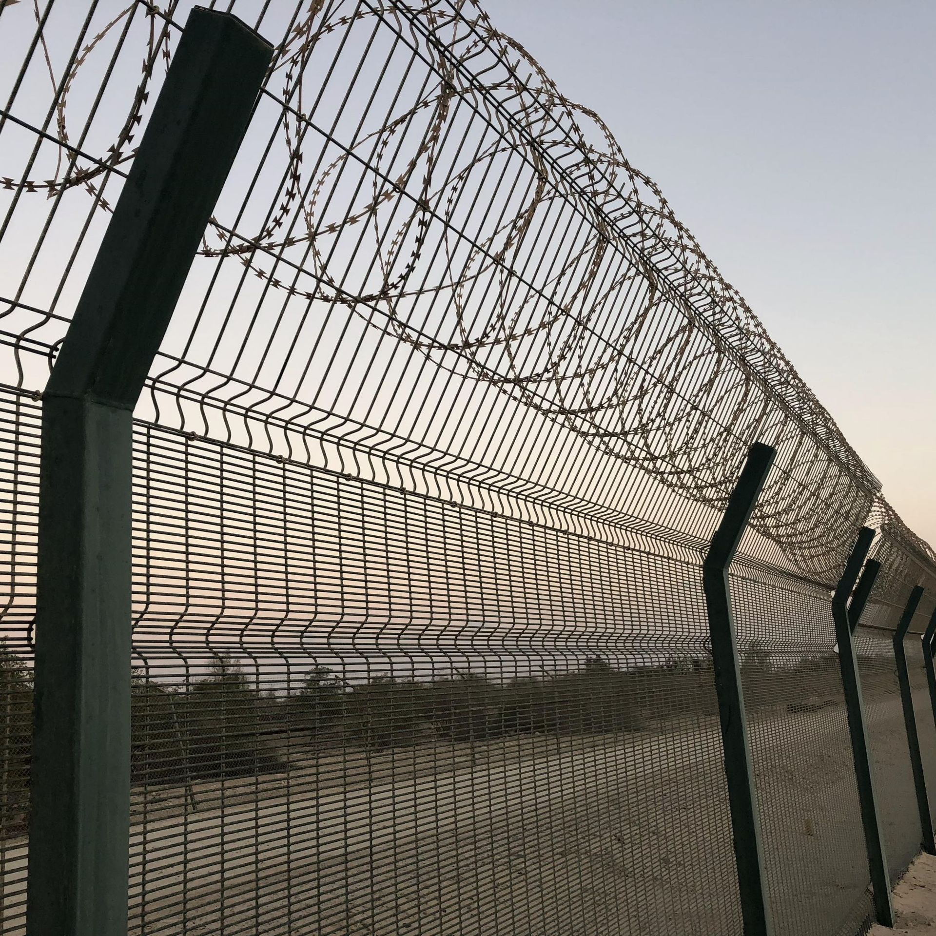 厂家刀片刺绳监狱围墙防攀爬刺网 热镀锌防触刀片刺网