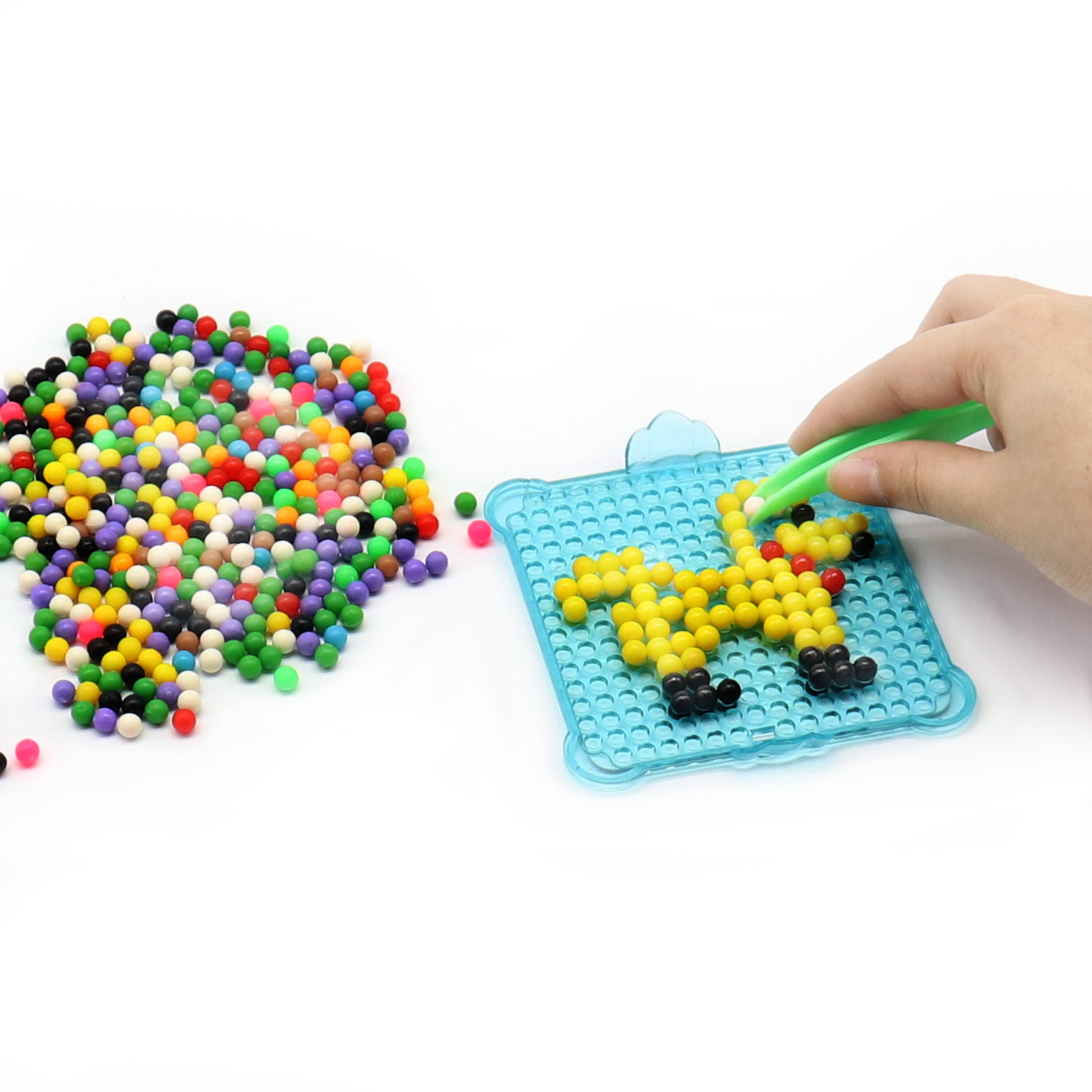 厂家定制神奇彩珠水雾魔力豆遇水即粘益智拼图儿童手工diy小玩具