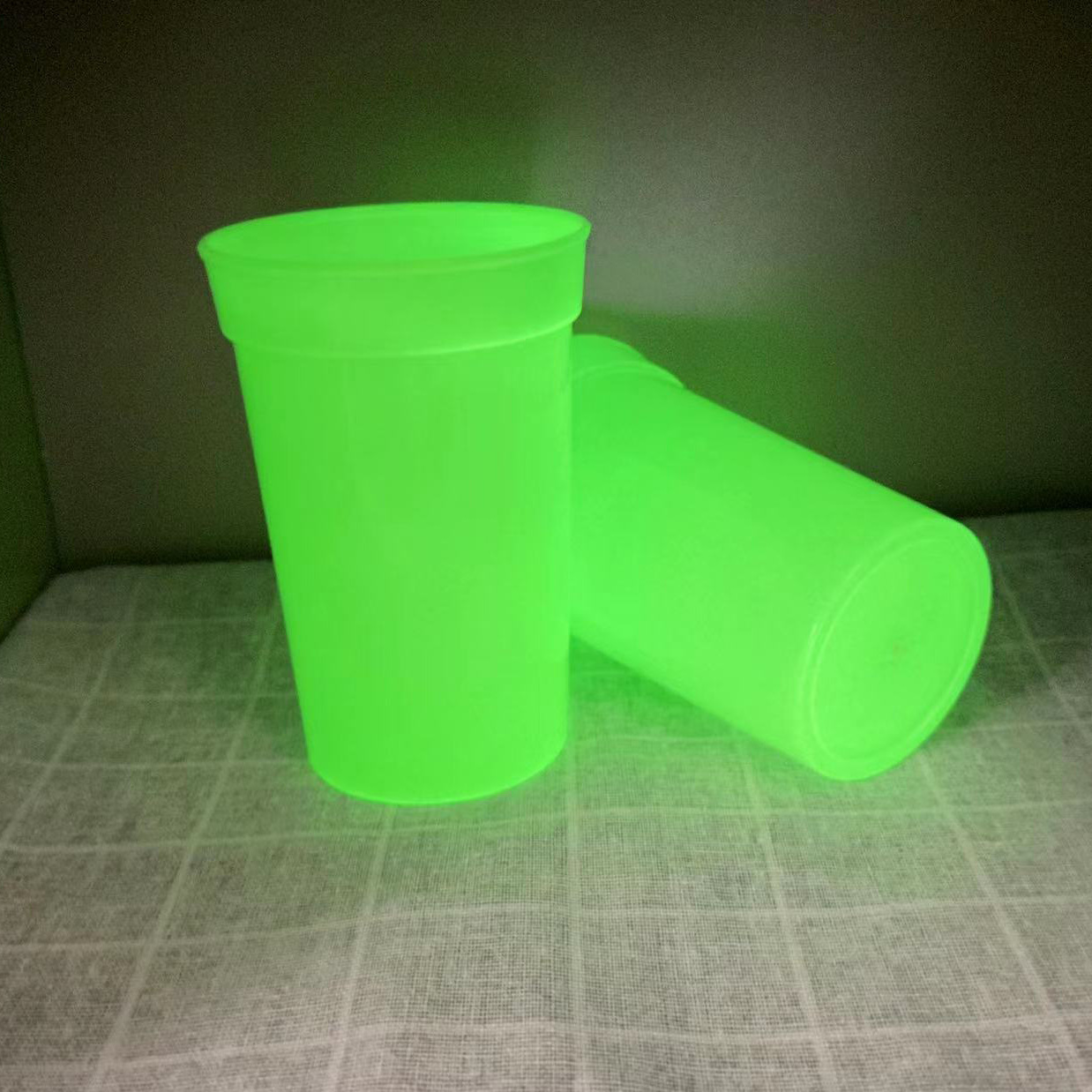七夕节送朋友礼品夜光杯塑料pp300ml发光杯圣诞节送好友荧光杯