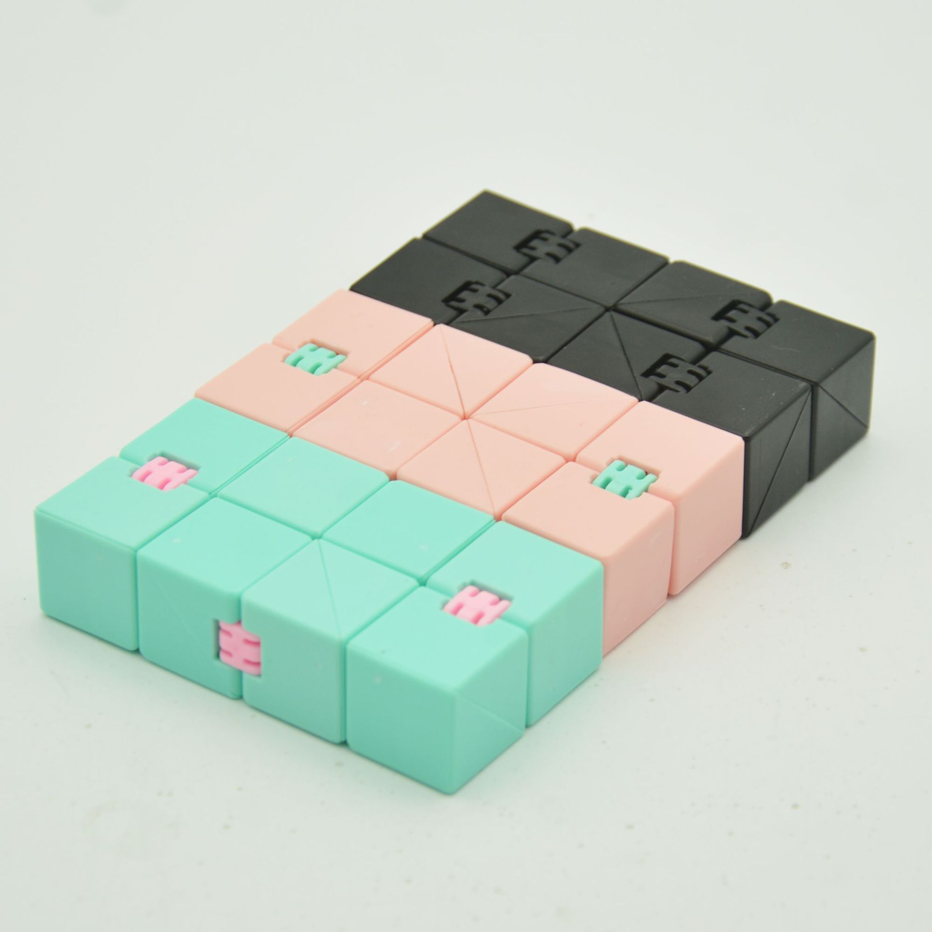 【黄麻麻】无限魔方跨境热销创意翻转解压方块二阶魔方异形玩具