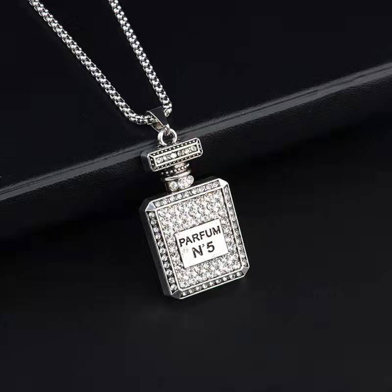 Titanium Steel Necklace Female Light Luxury Minority Hip Hop Ins Trendy Violent Bear Pendant Versatile Autumn and Winter High-End Long Sweater Chain