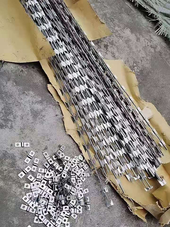 直线型刀片刺绳 围墙防护直线刀片刺网简单好安装