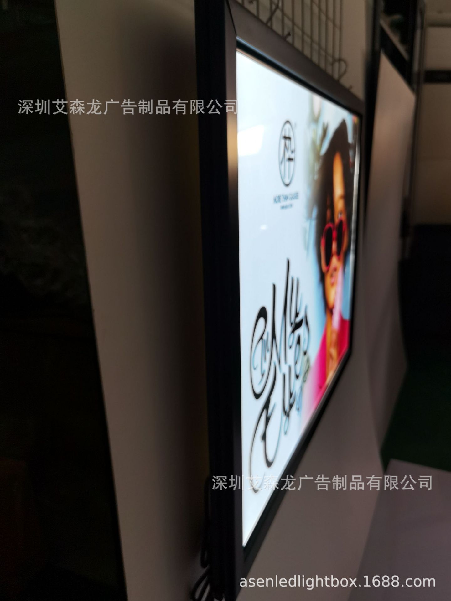 深圳观澜 led灯户外双面移动磁吸立式落地灯箱 充电发光广告牌展