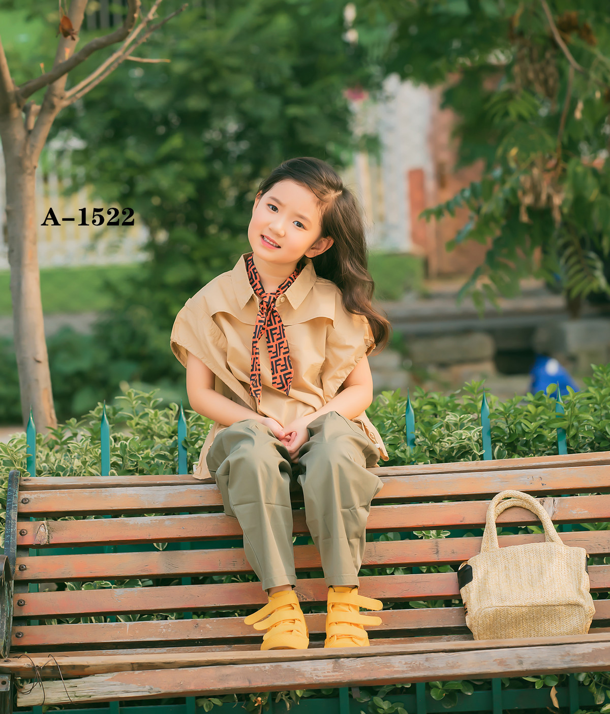 2022新款儿童外景主题写真服装影楼女童室外模卡拍摄艺术照造型服