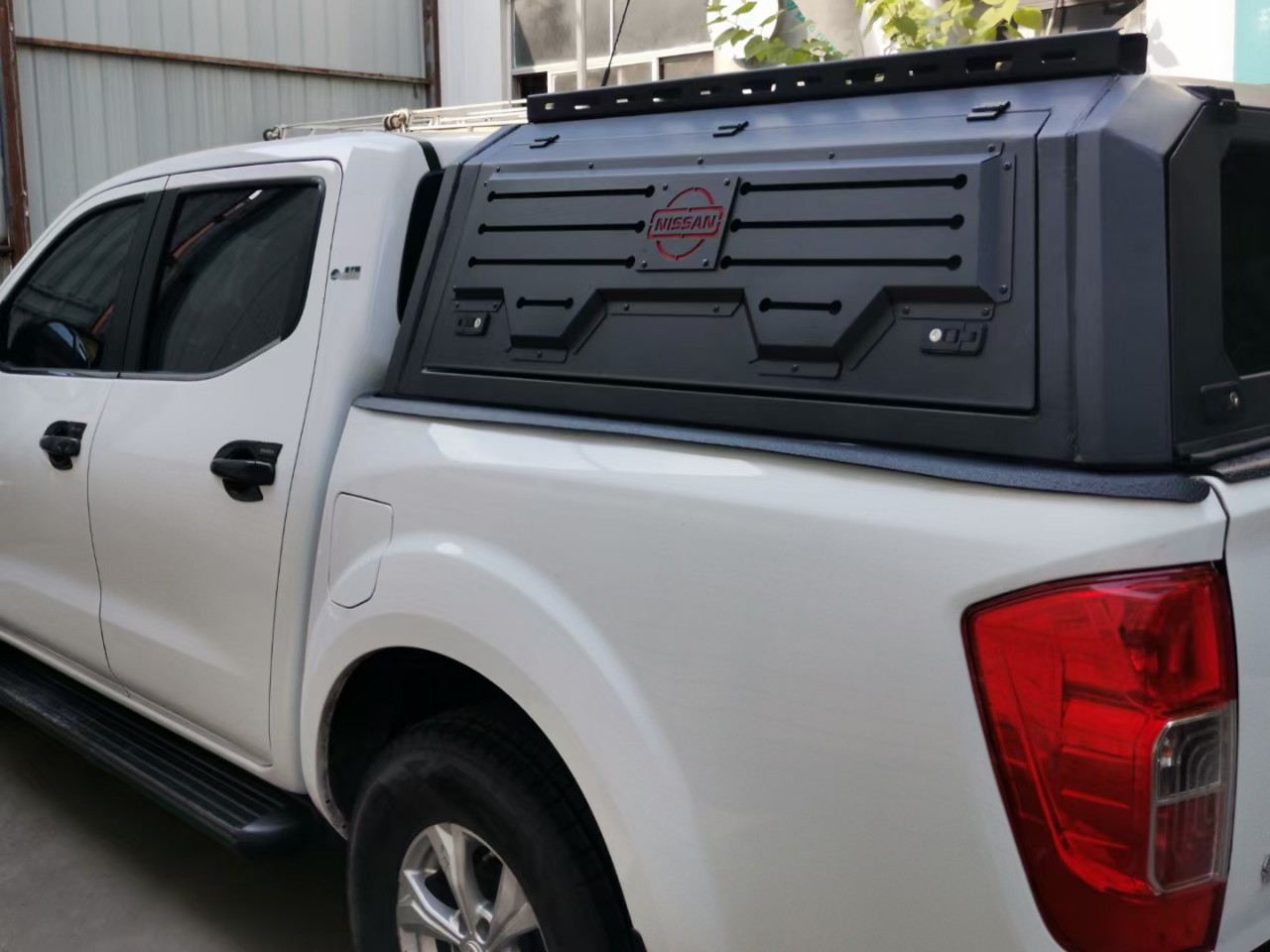 锐骐六纳瓦拉皮卡改装后箱盖三开门分体式锰钢后盖防雨棚车厢盖板