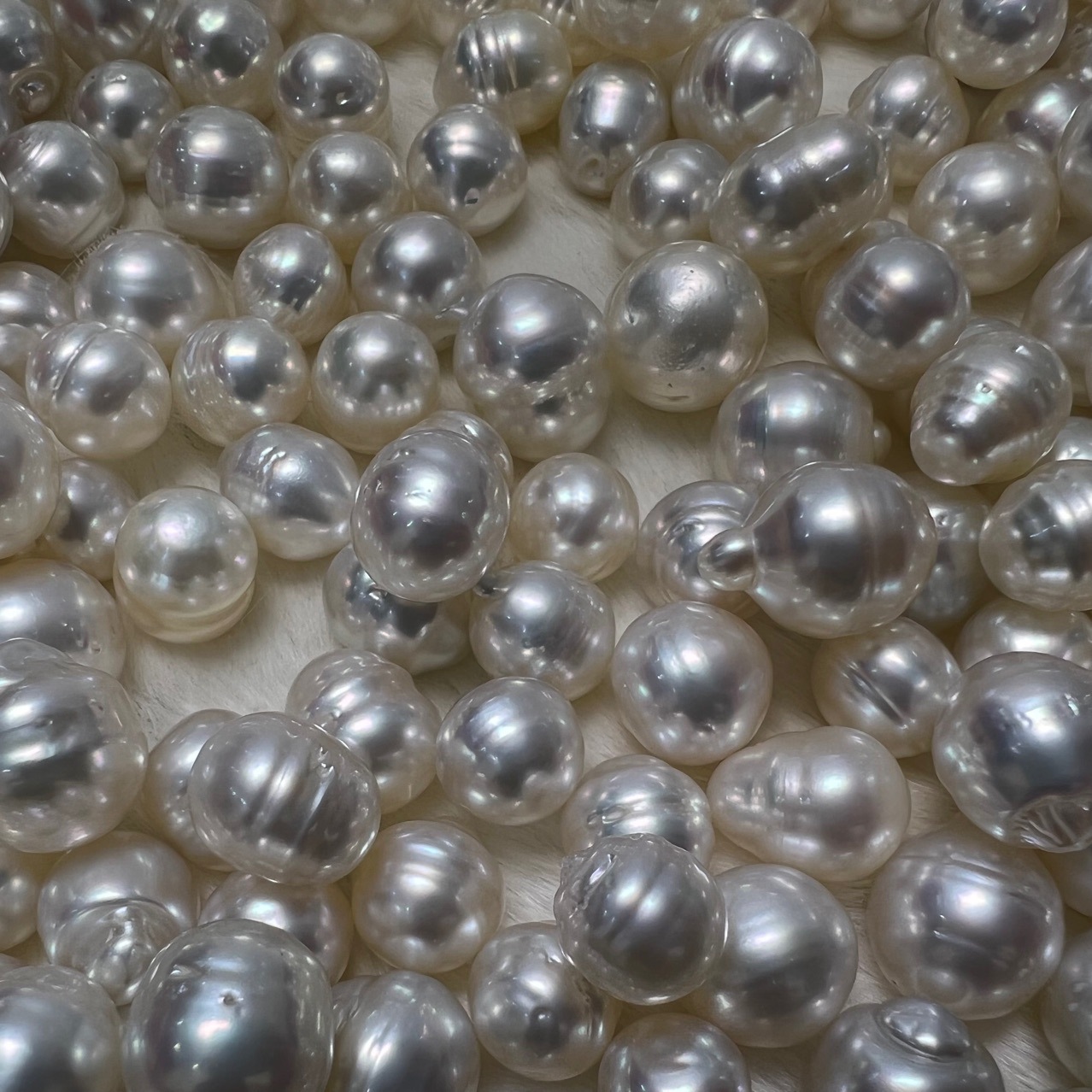 9-11mm海水澳白珍珠螺纹珠皮滑光亮有细微瑕疵统货批发