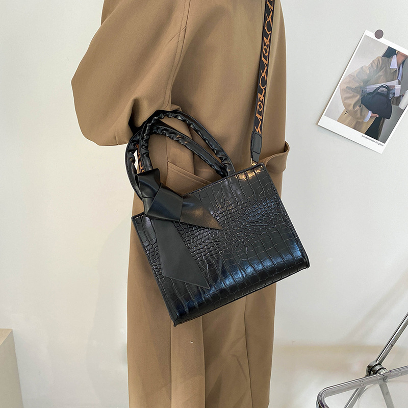 Autumn Small Bag Women's Bag 2021 Popular New Fashion Women's Portable Shoulder Bag Trendy One-Shoulder Messenger Bag