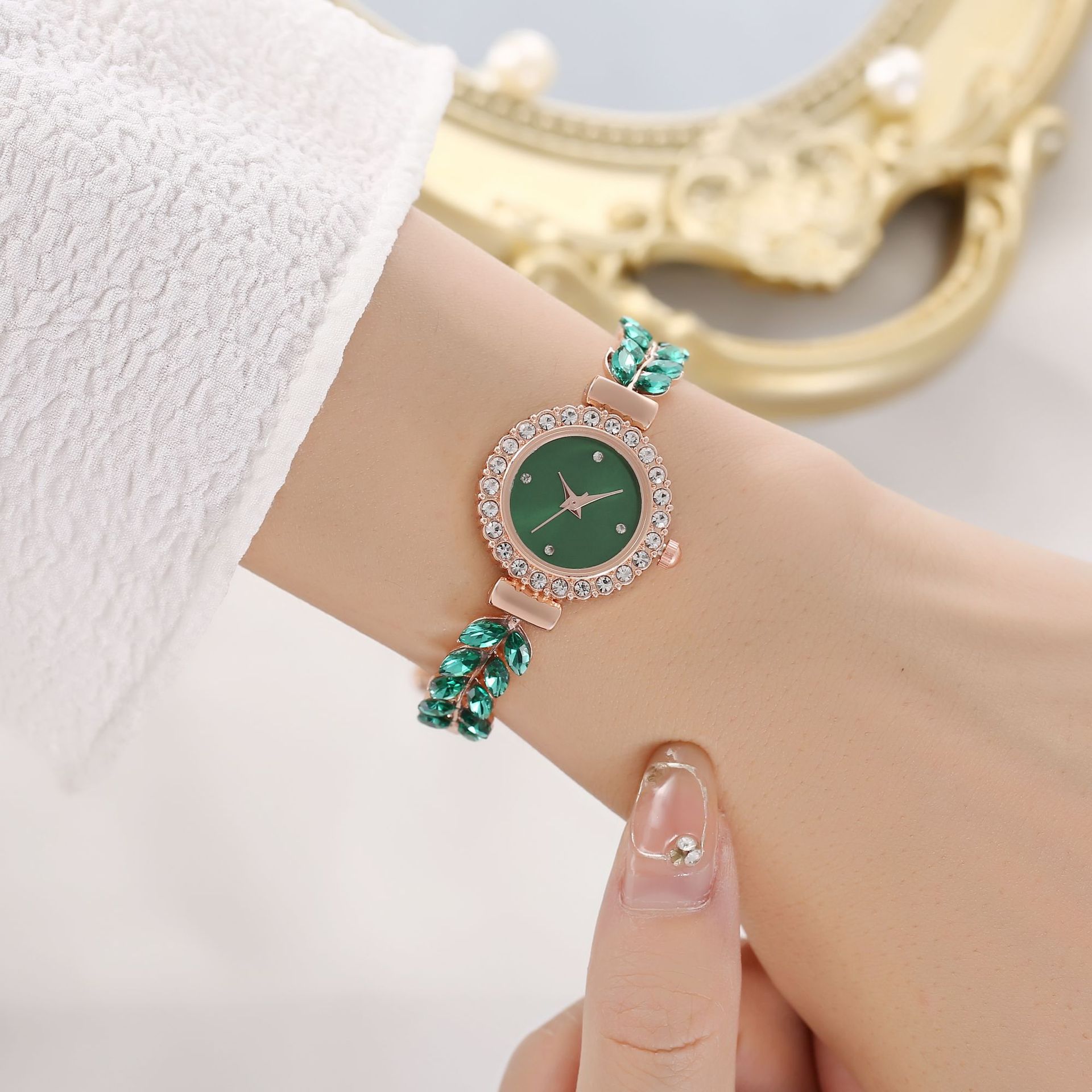 New Fashion Green Leaf Thin Band Diamond round Women's Watch Free Adjustment Bracelet Watch Women's Quartz Watch Wholesale